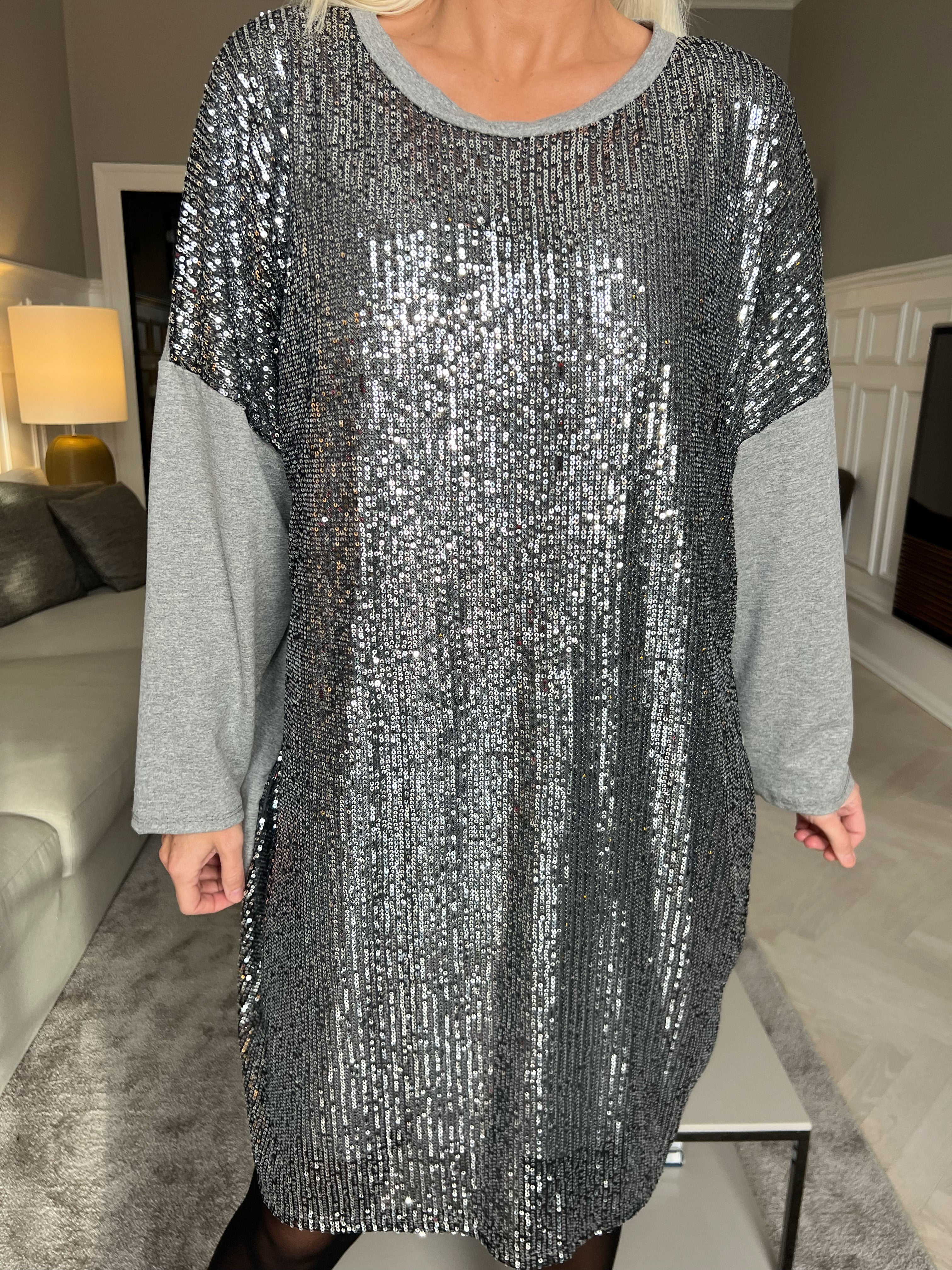 Eria - Klänning med paljetter på framsidan